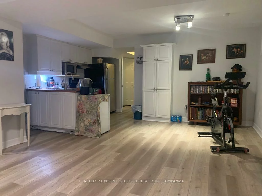 2906, Peacock, Central Erin Mills, Mississauga