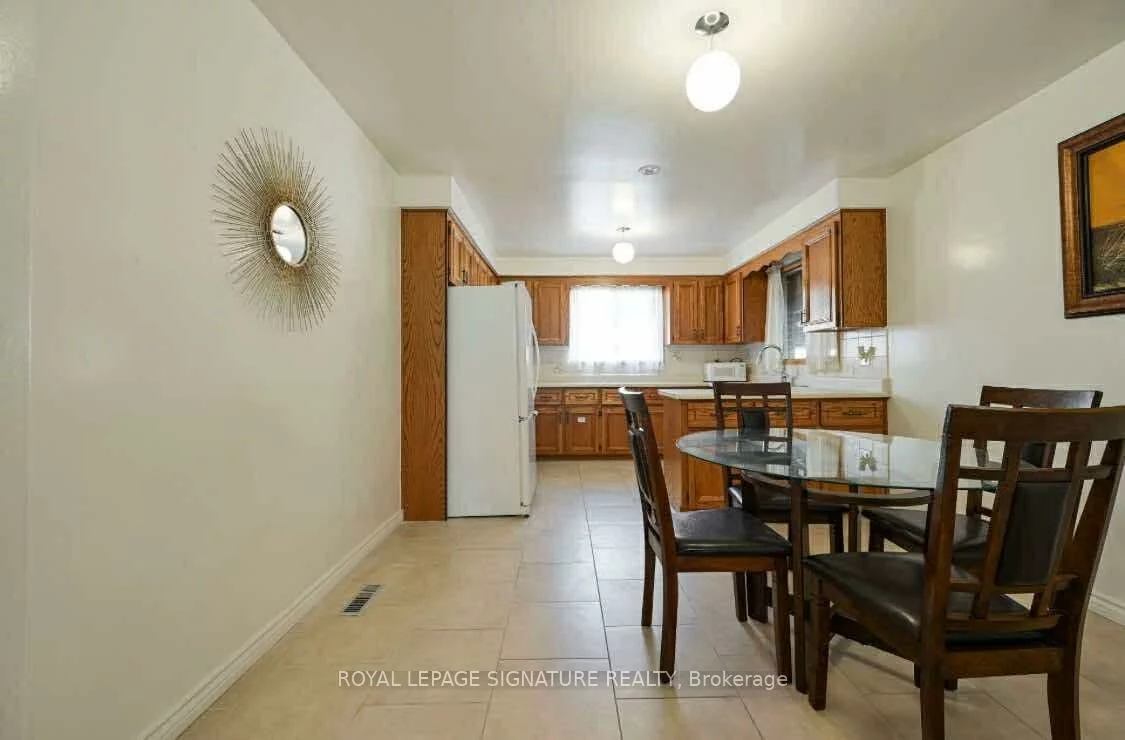 570, Louis, Cooksville, Mississauga