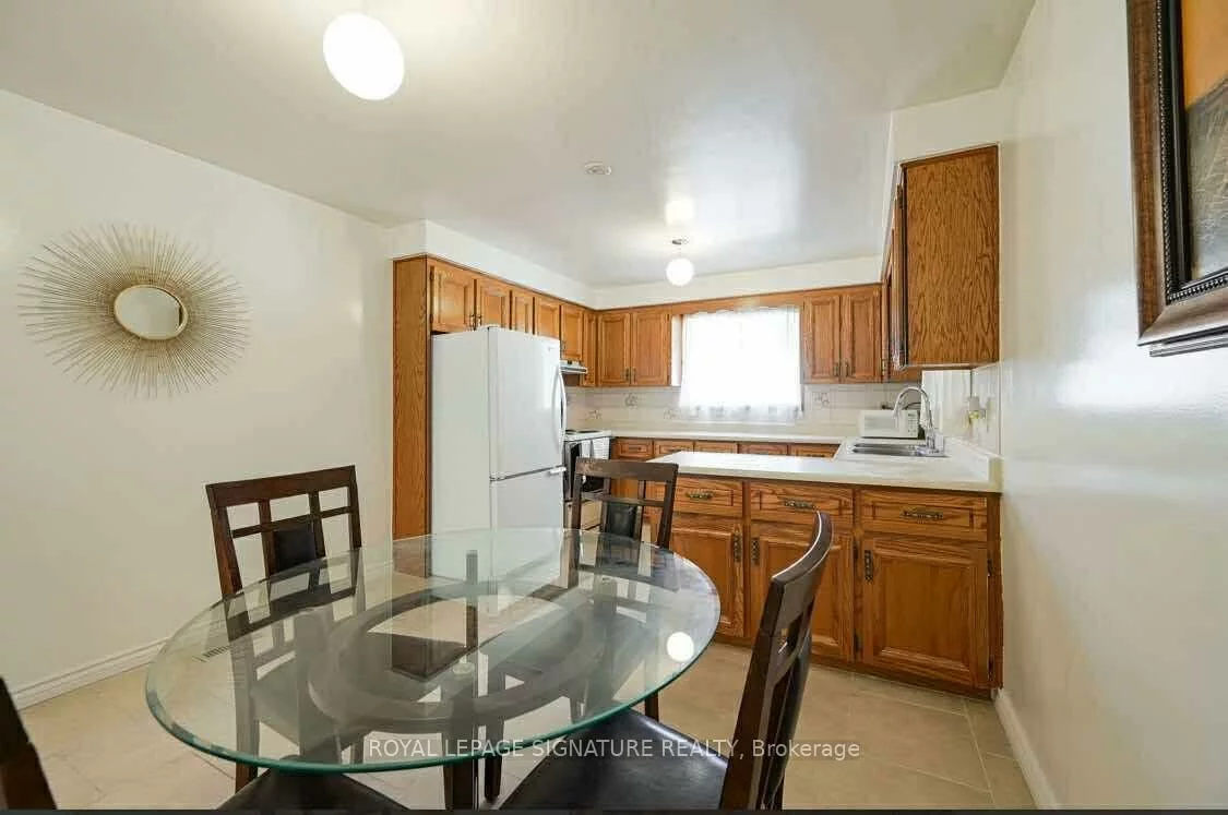 570, Louis, Cooksville, Mississauga