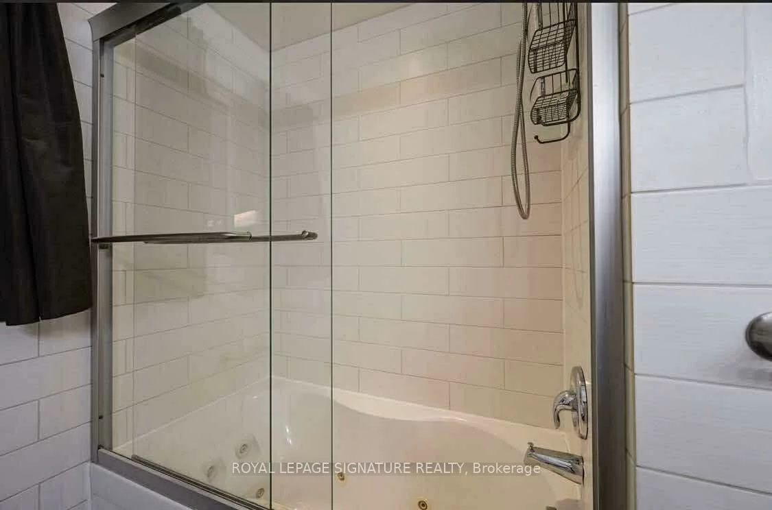 570, Louis, Cooksville, Mississauga