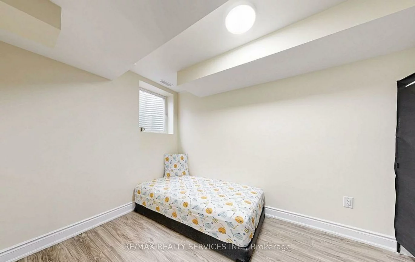 7095, Village, Meadowvale Village, Mississauga