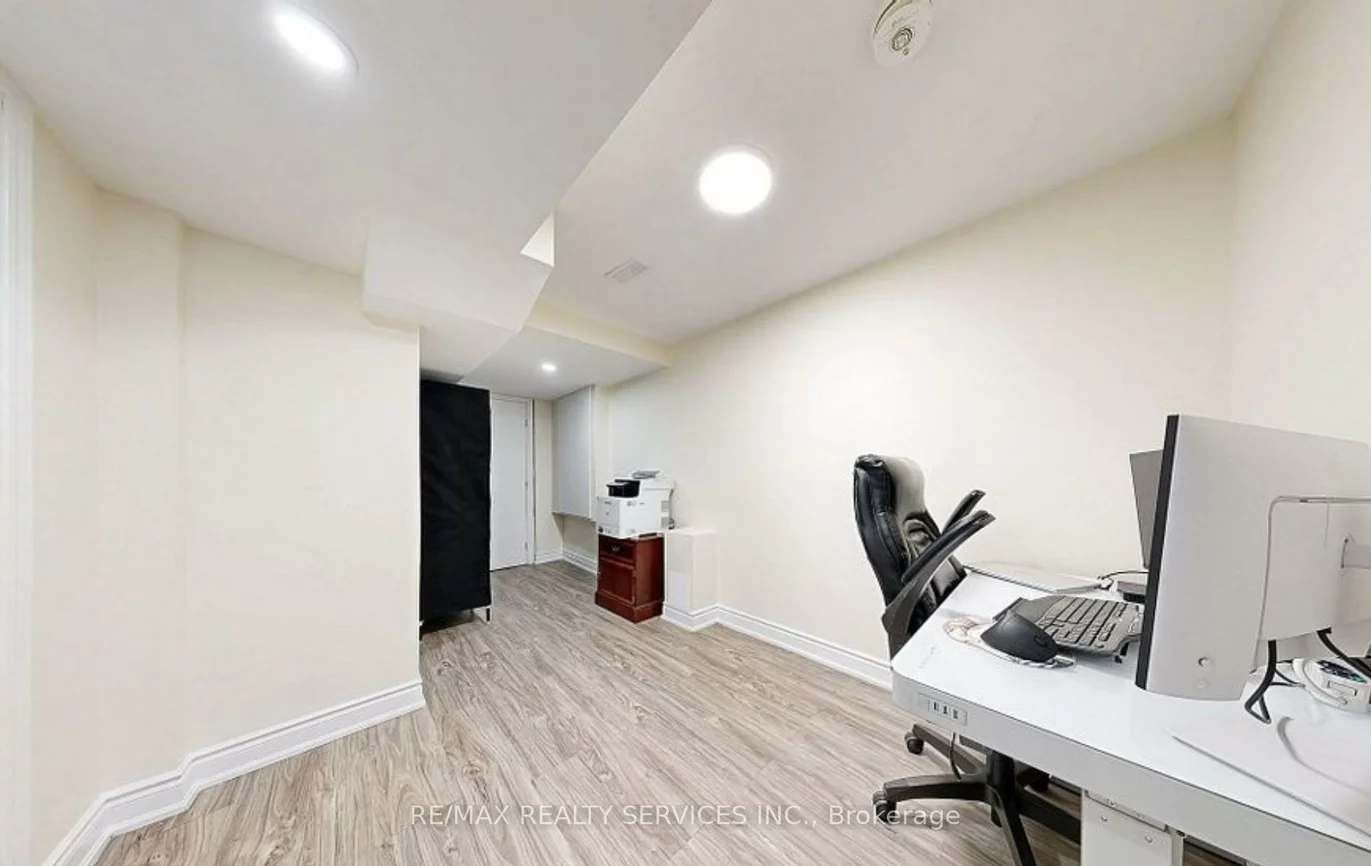 7095, Village, Meadowvale Village, Mississauga