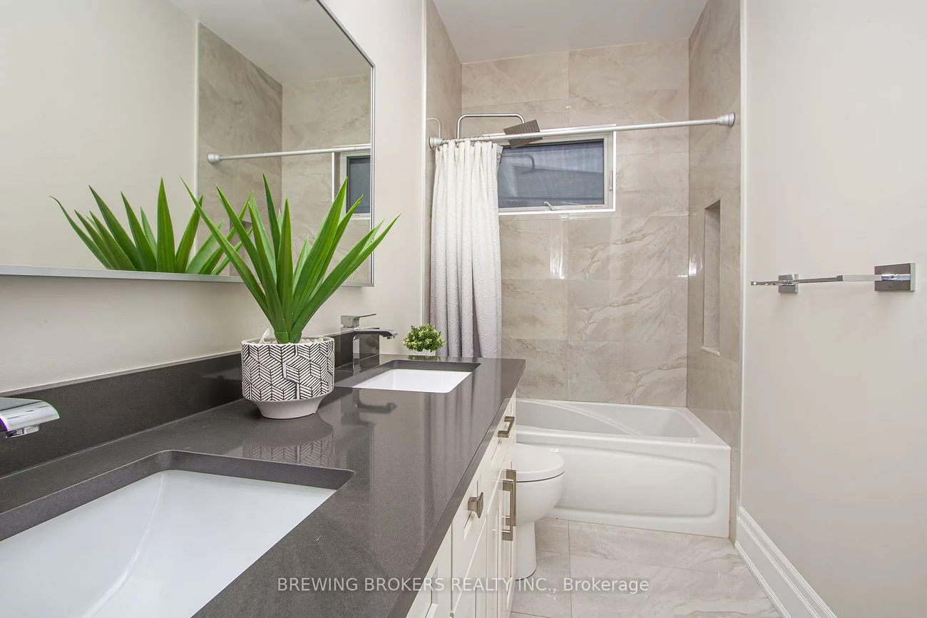 34B, Pine, Port Credit, Mississauga