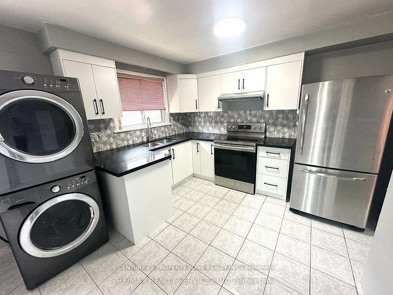 7600, Middleshire, Malton, Mississauga