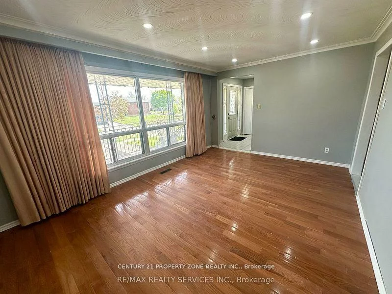 7600, Middleshire, Malton, Mississauga