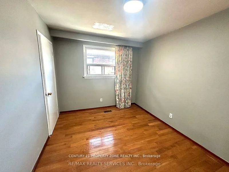 7600, Middleshire, Malton, Mississauga