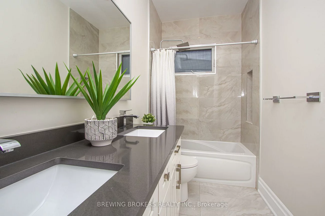 34B, Pine, Port Credit, Mississauga