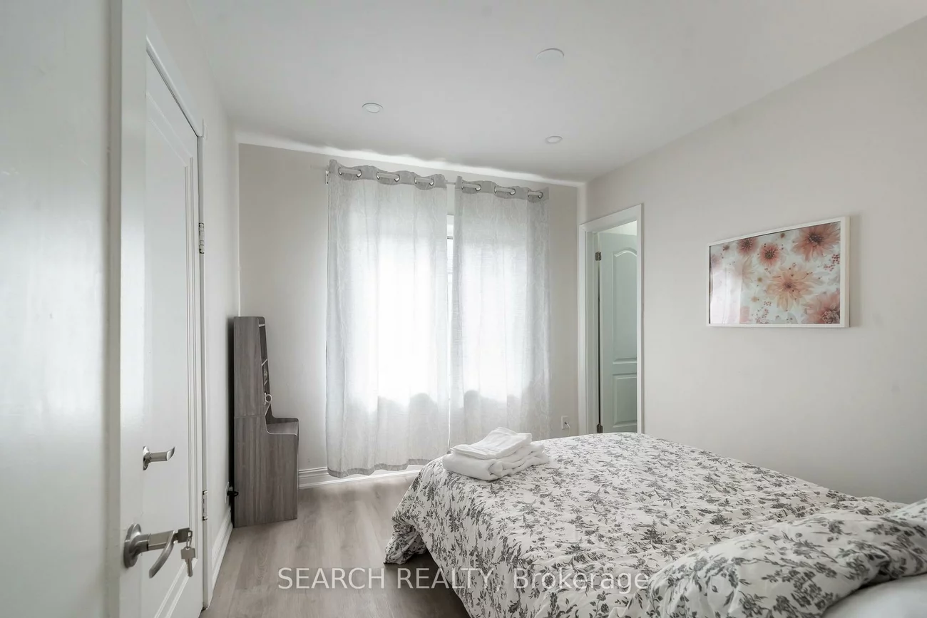 1079, Deta, Lakeview, Mississauga