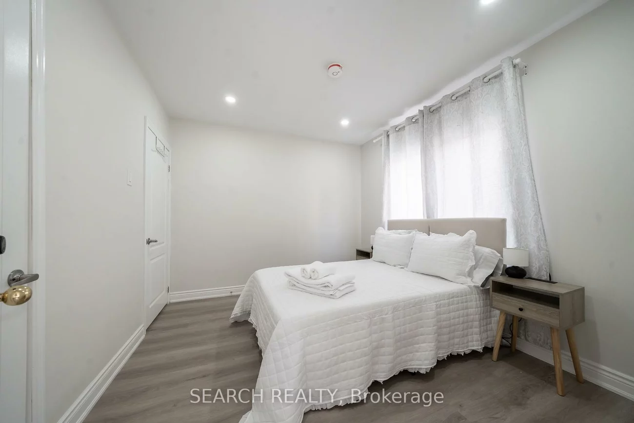 1079, Deta, Lakeview, Mississauga