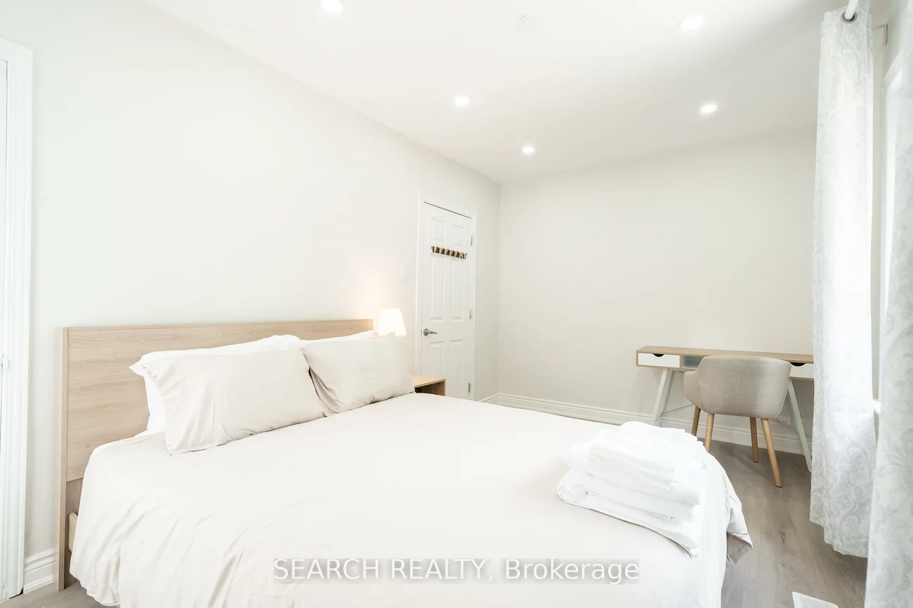 1079, Deta, Lakeview, Mississauga
