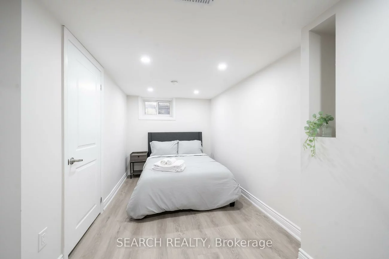 1079, Deta, Lakeview, Mississauga