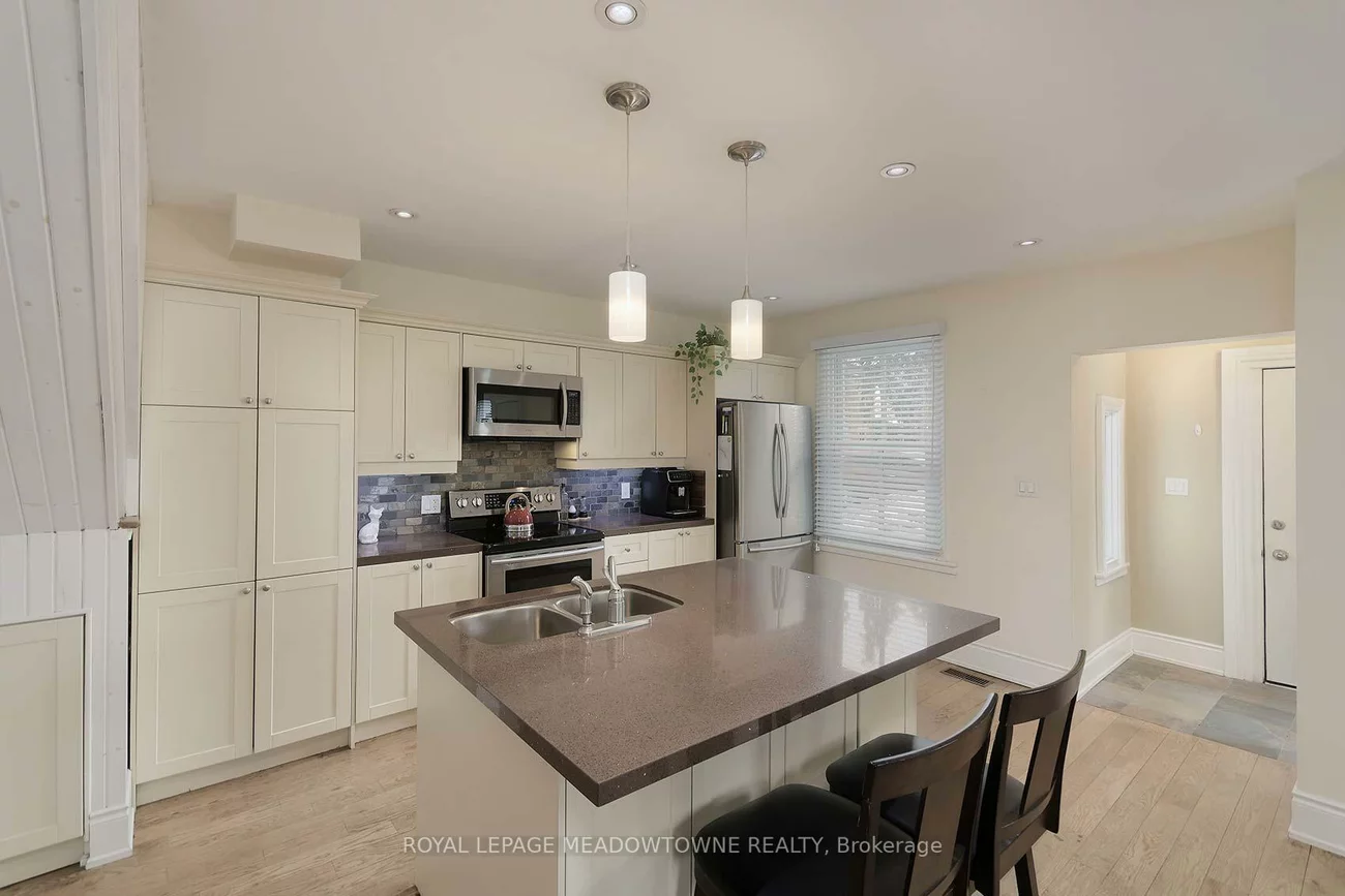 307a, Queen, Streetsville, Mississauga