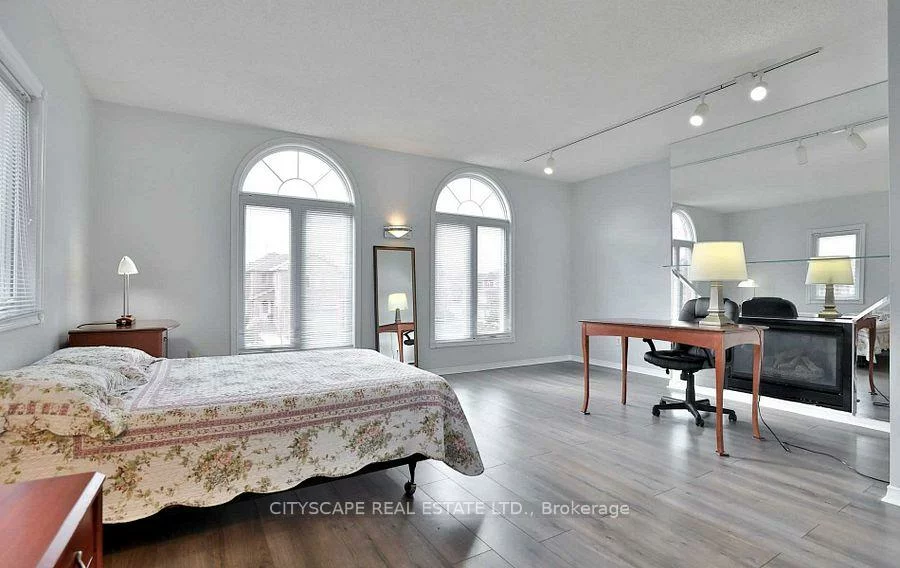 3263, Loyalist, Erin Mills, Mississauga