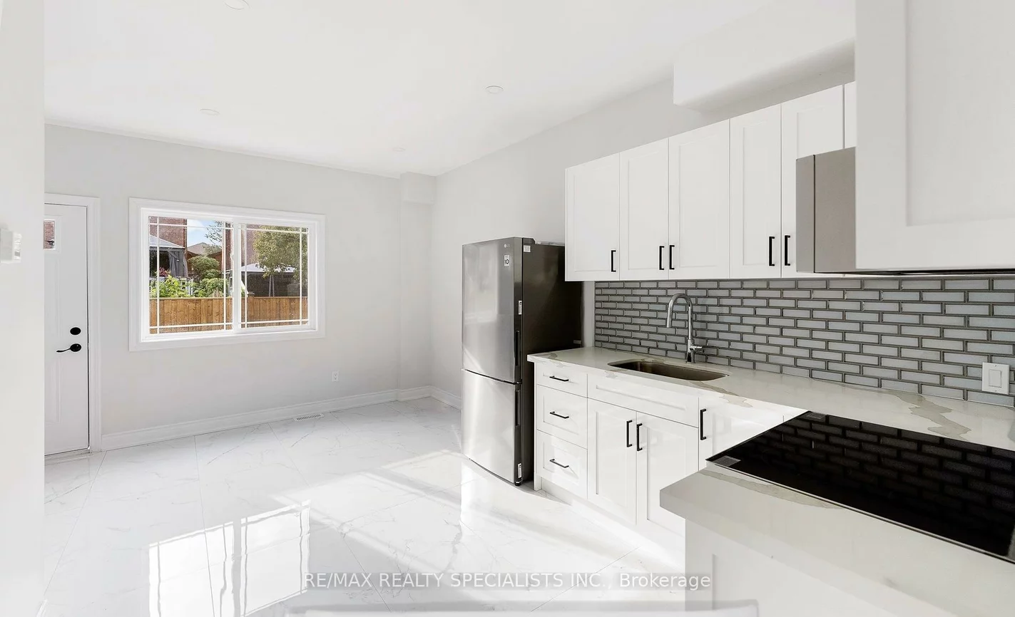 659, Roselaire, Hurontario, Mississauga