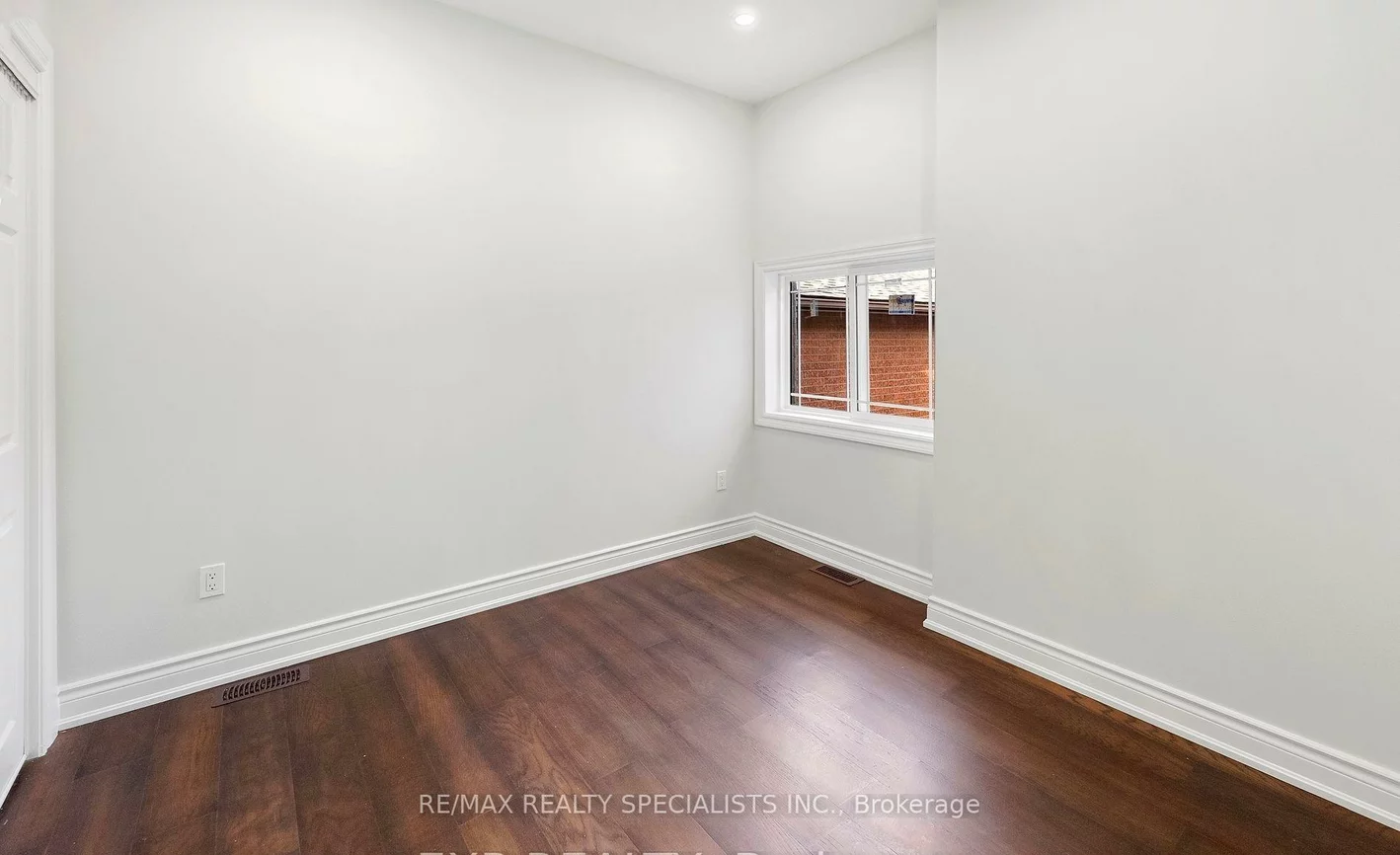 659, Roselaire, Hurontario, Mississauga