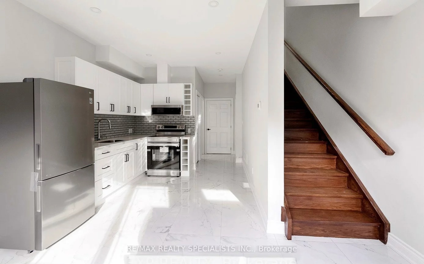 659, Roselaire, Hurontario, Mississauga