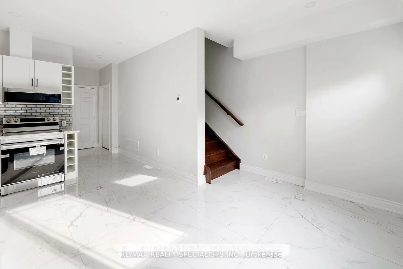 659, Roselaire, Hurontario, Mississauga