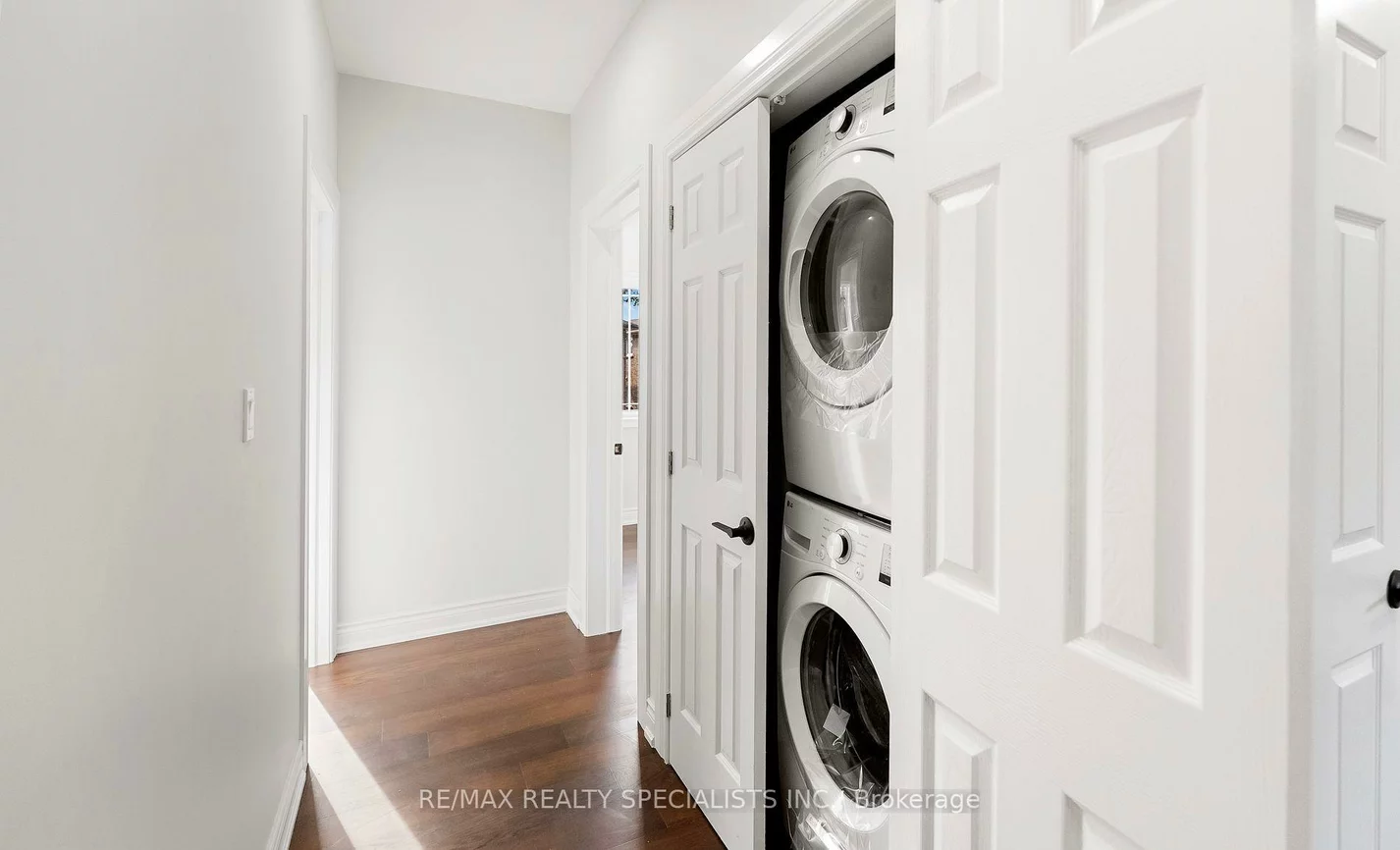 659, Roselaire, Hurontario, Mississauga