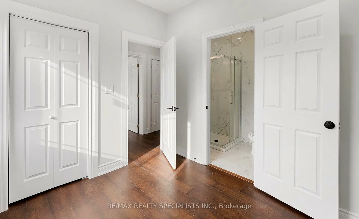 659, Roselaire, Hurontario, Mississauga