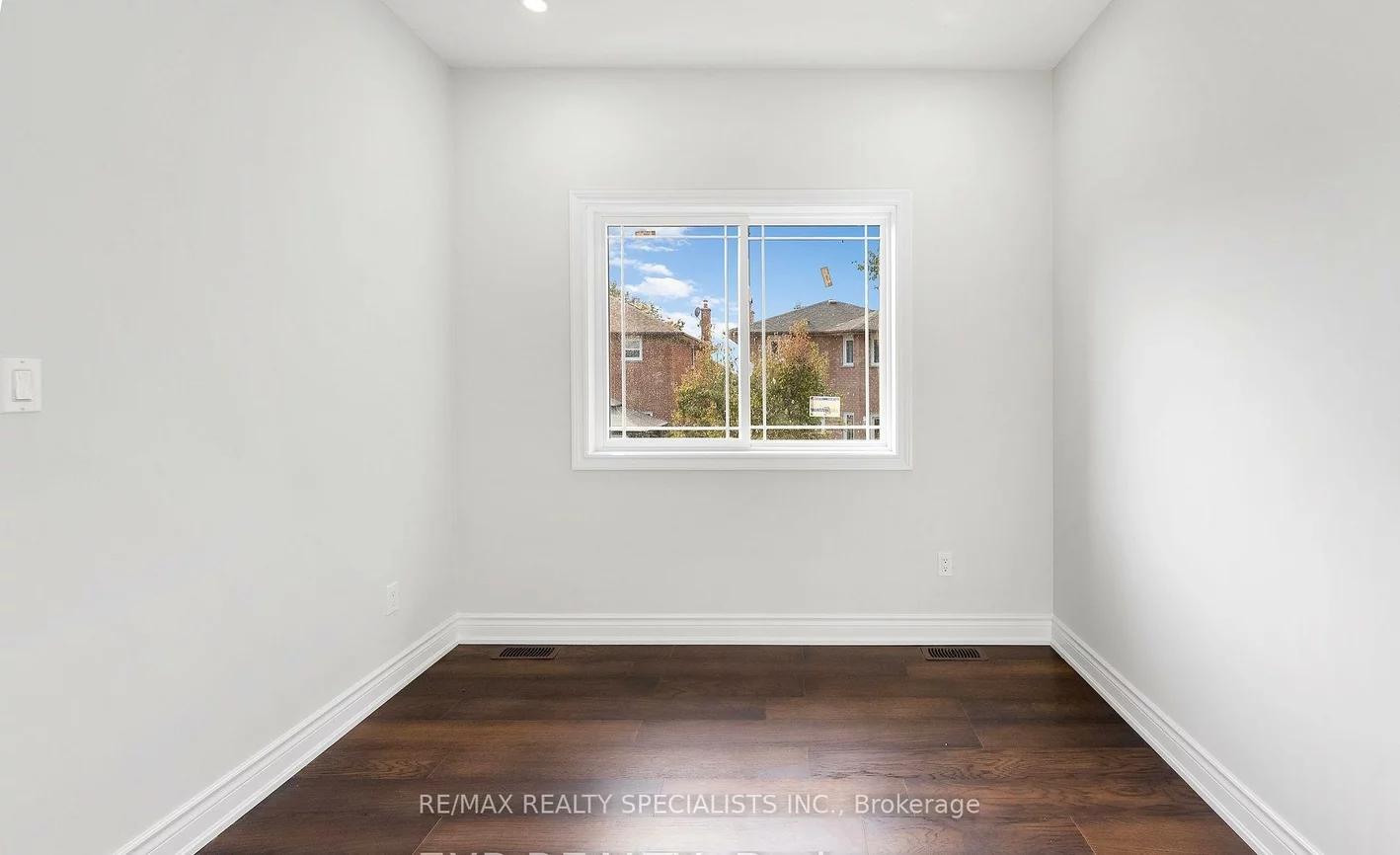 659, Roselaire, Hurontario, Mississauga