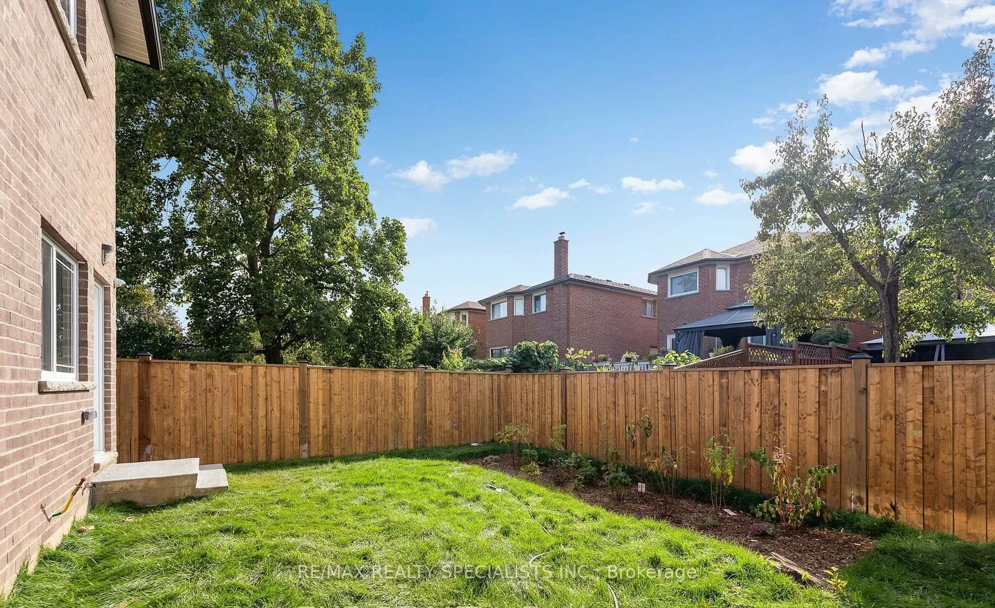 659, Roselaire, Hurontario, Mississauga