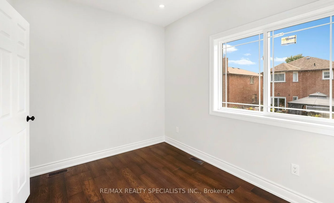 659, Roselaire, Hurontario, Mississauga