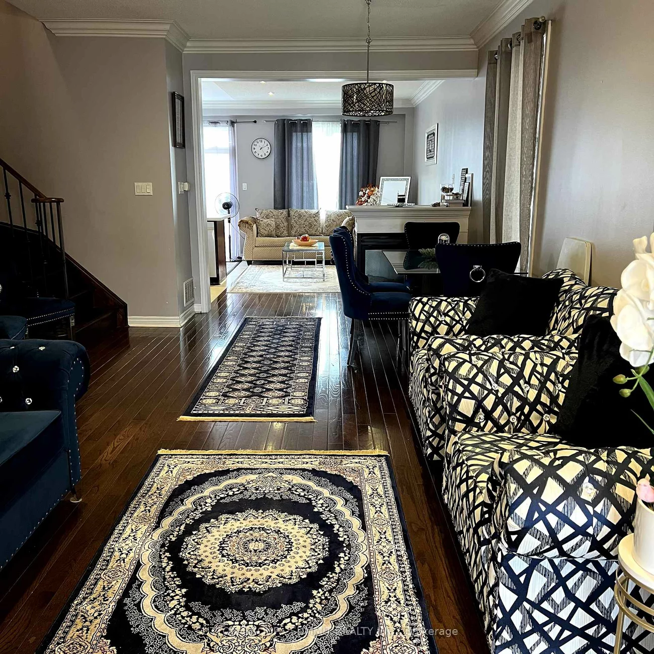 527, Coach, Hurontario, Mississauga