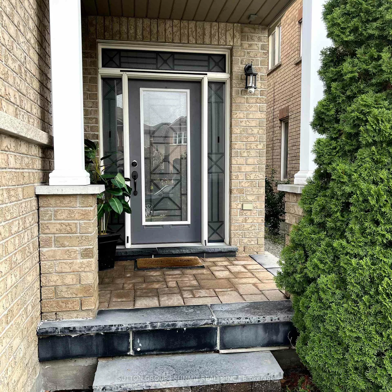 527, Coach, Hurontario, Mississauga