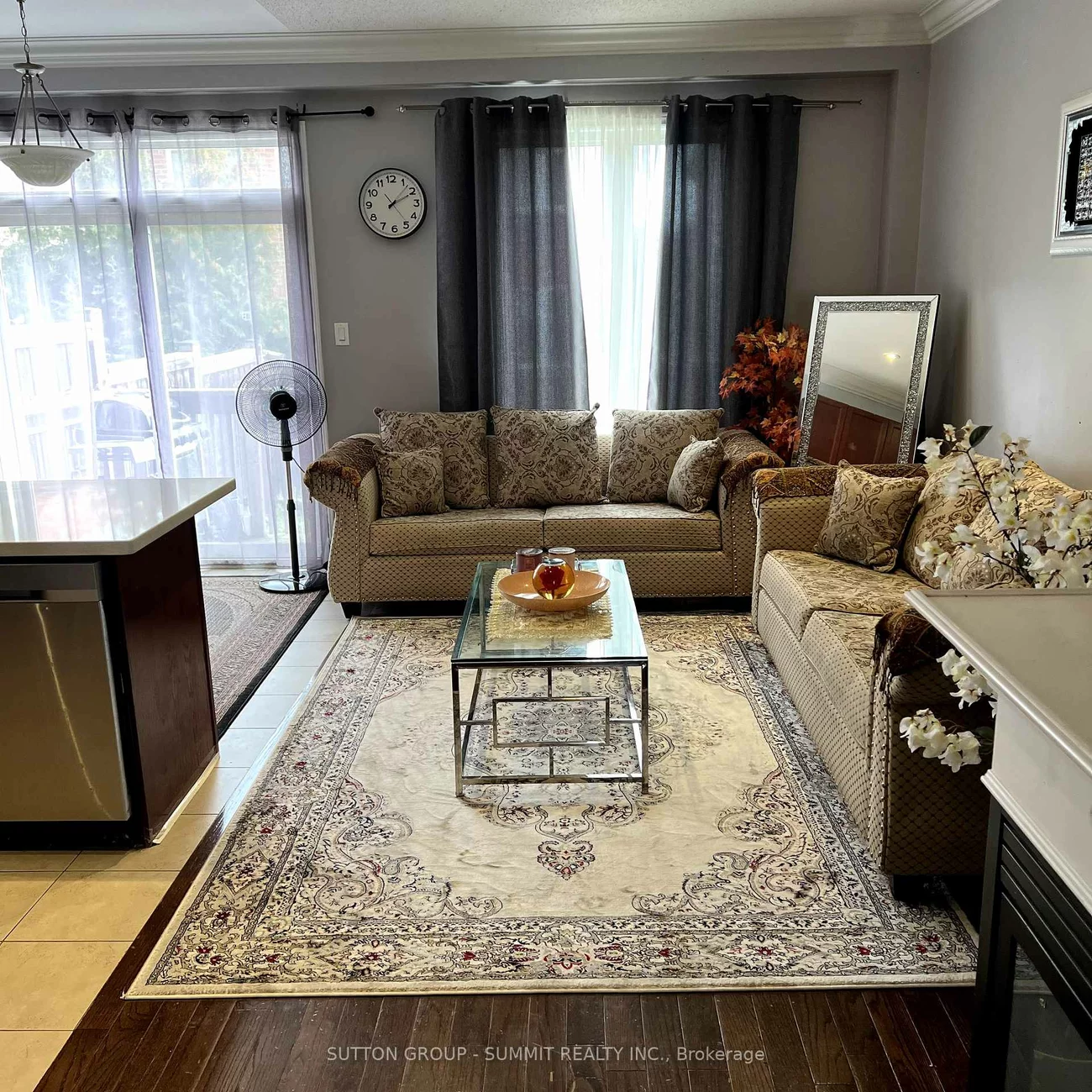 527, Coach, Hurontario, Mississauga