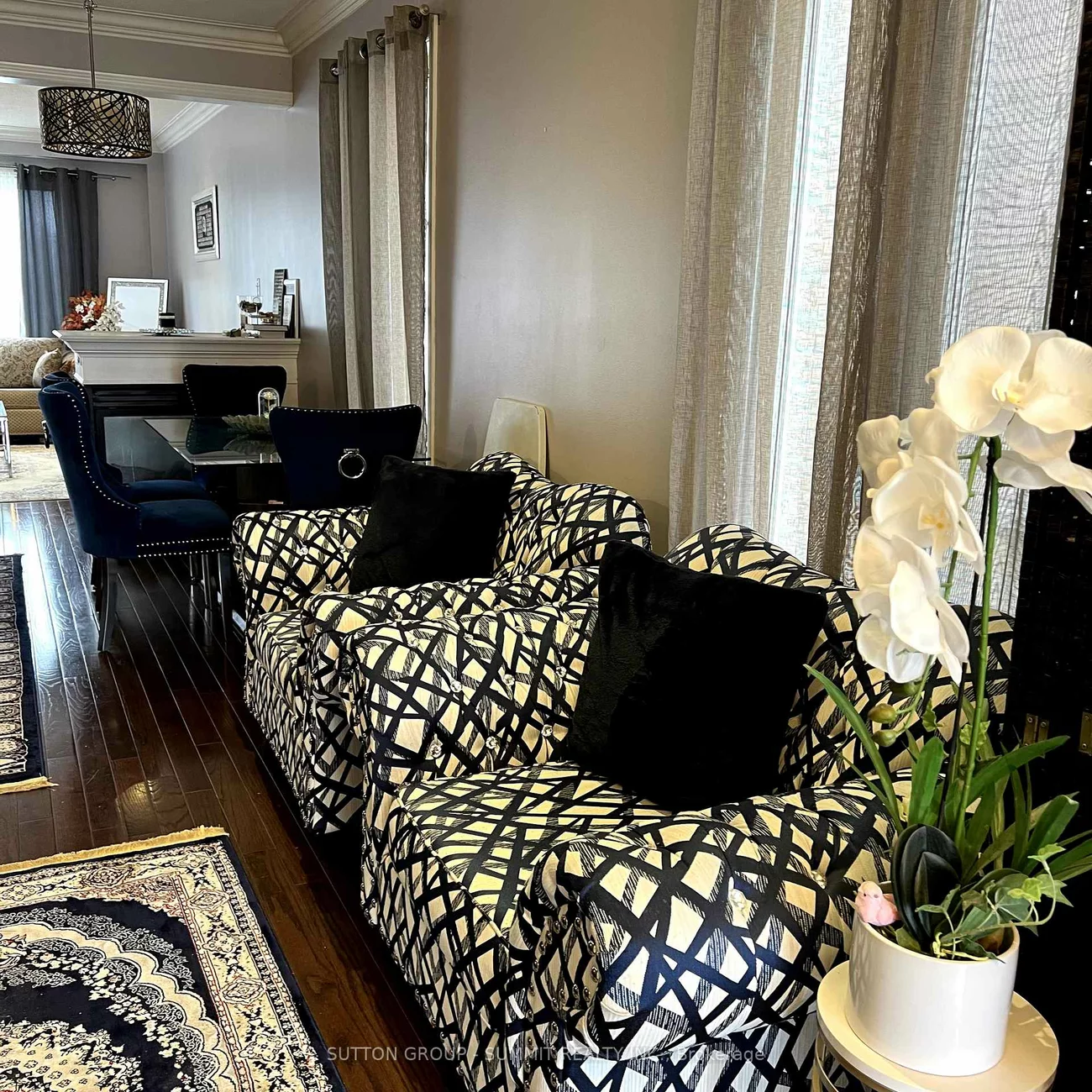 527, Coach, Hurontario, Mississauga