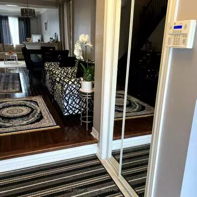 527, Coach, Hurontario, Mississauga