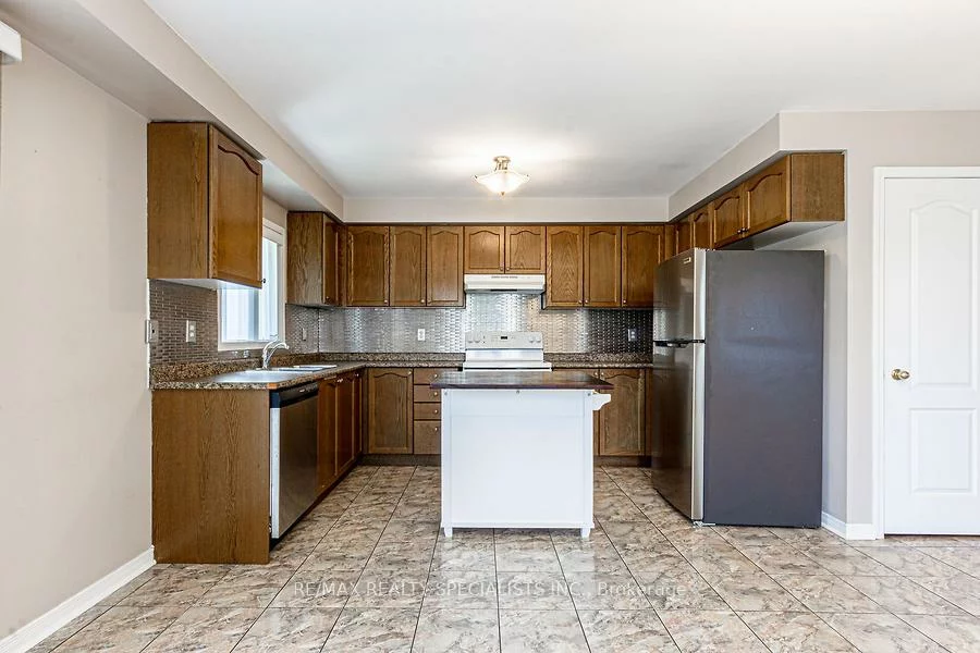 5845, Tiz, Hurontario, Mississauga
