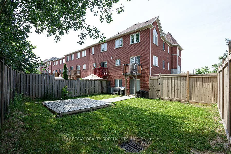 5845, Tiz, Hurontario, Mississauga