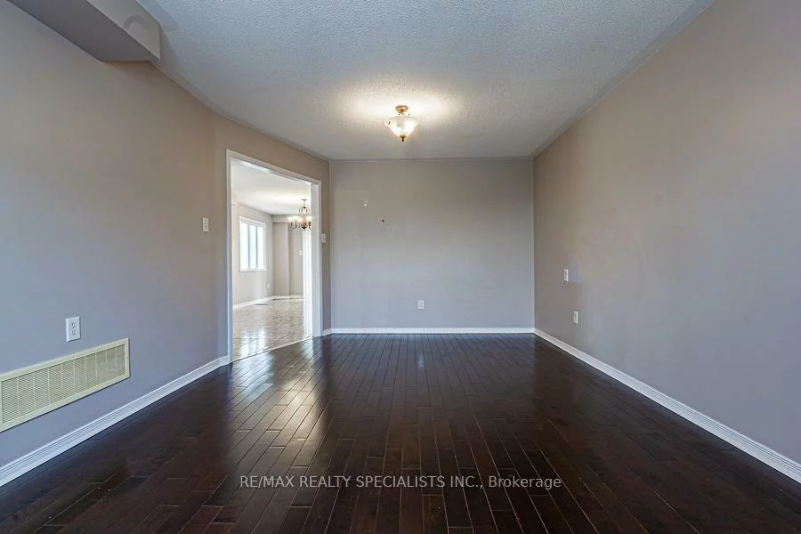 5845, Tiz, Hurontario, Mississauga