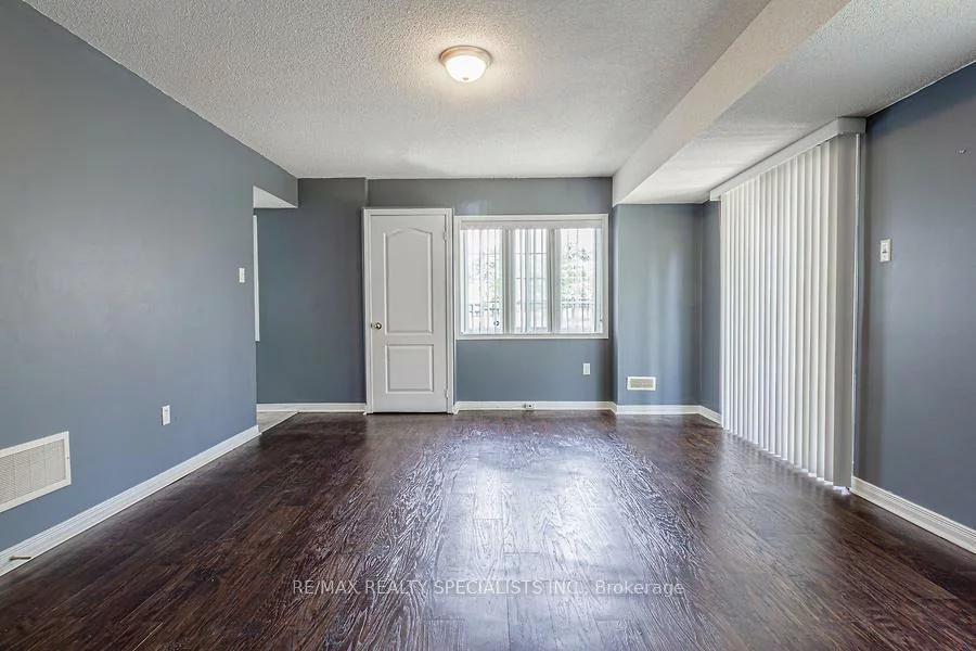 5845, Tiz, Hurontario, Mississauga