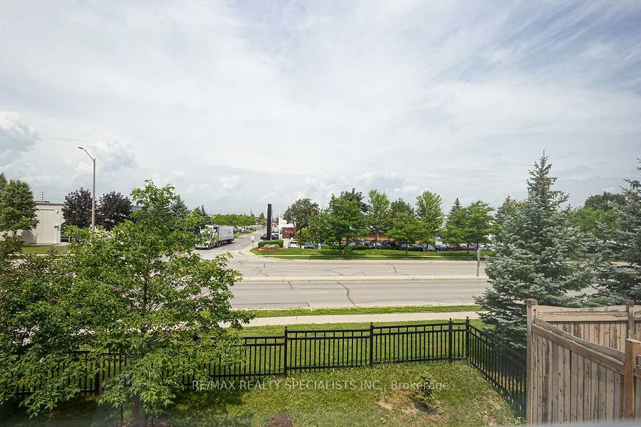 5845, Tiz, Hurontario, Mississauga