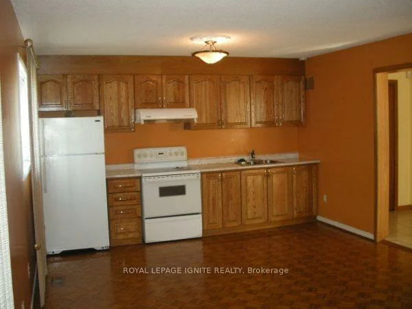 7463, Sigsbee, Malton, Mississauga