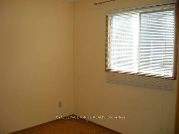 7463, Sigsbee, Malton, Mississauga