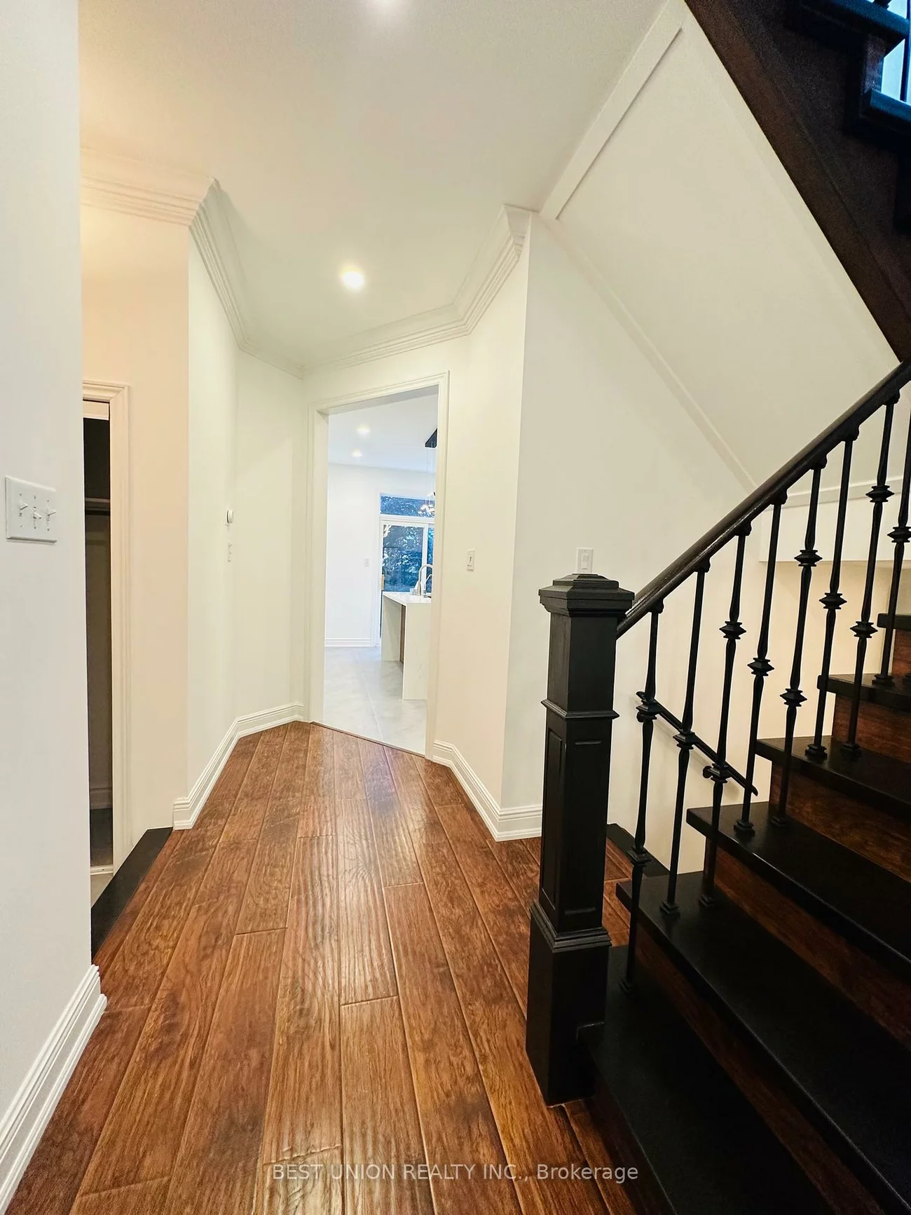 4894, Yorkshire, Hurontario, Mississauga