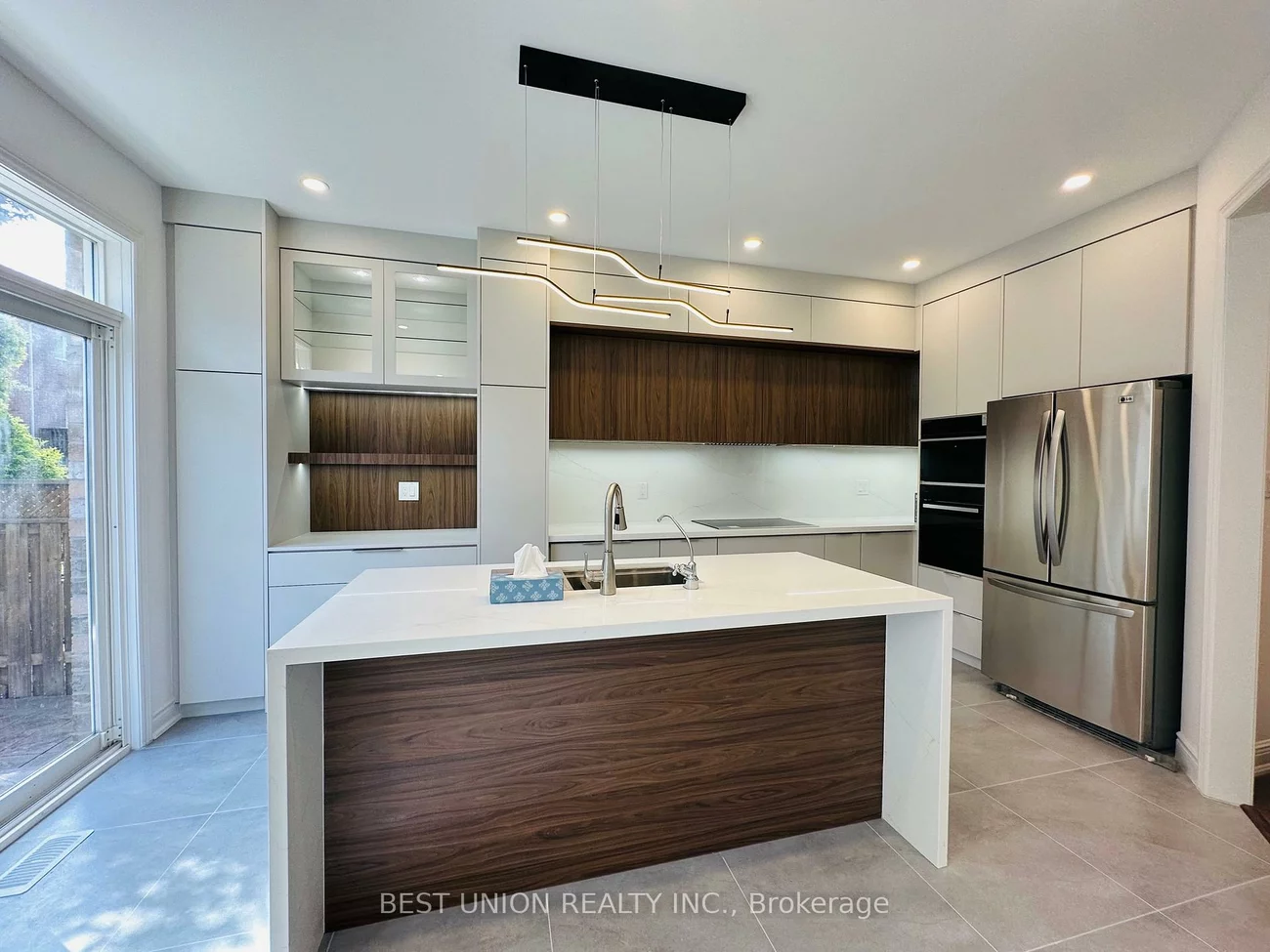 4894, Yorkshire, Hurontario, Mississauga