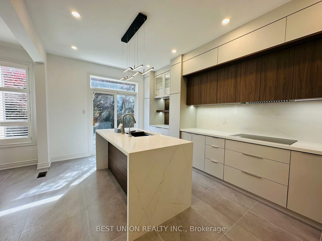 4894, Yorkshire, Hurontario, Mississauga