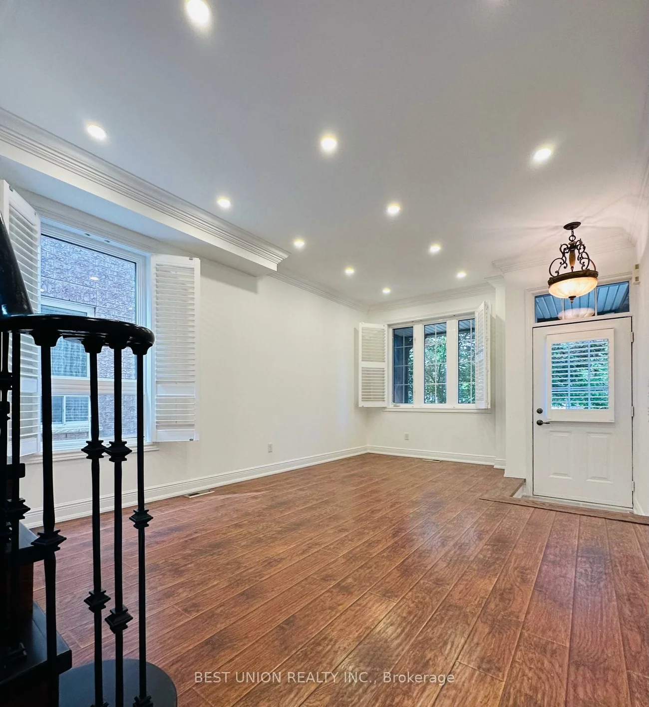 4894, Yorkshire, Hurontario, Mississauga