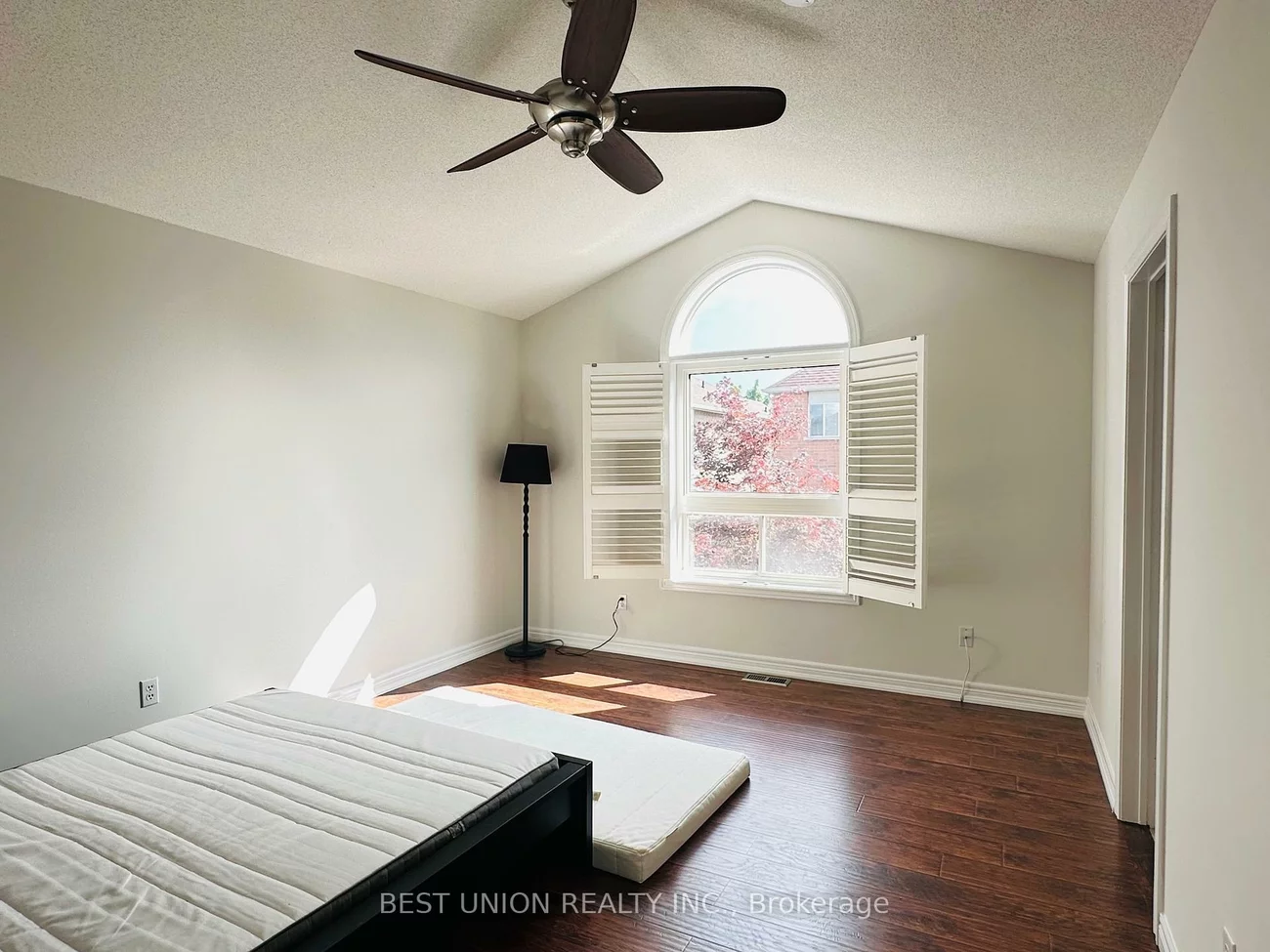 4894, Yorkshire, Hurontario, Mississauga