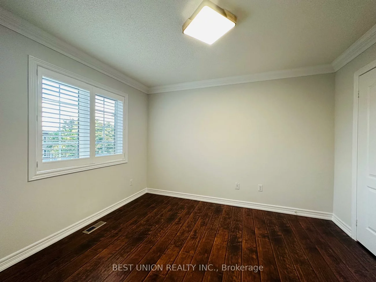 4894, Yorkshire, Hurontario, Mississauga
