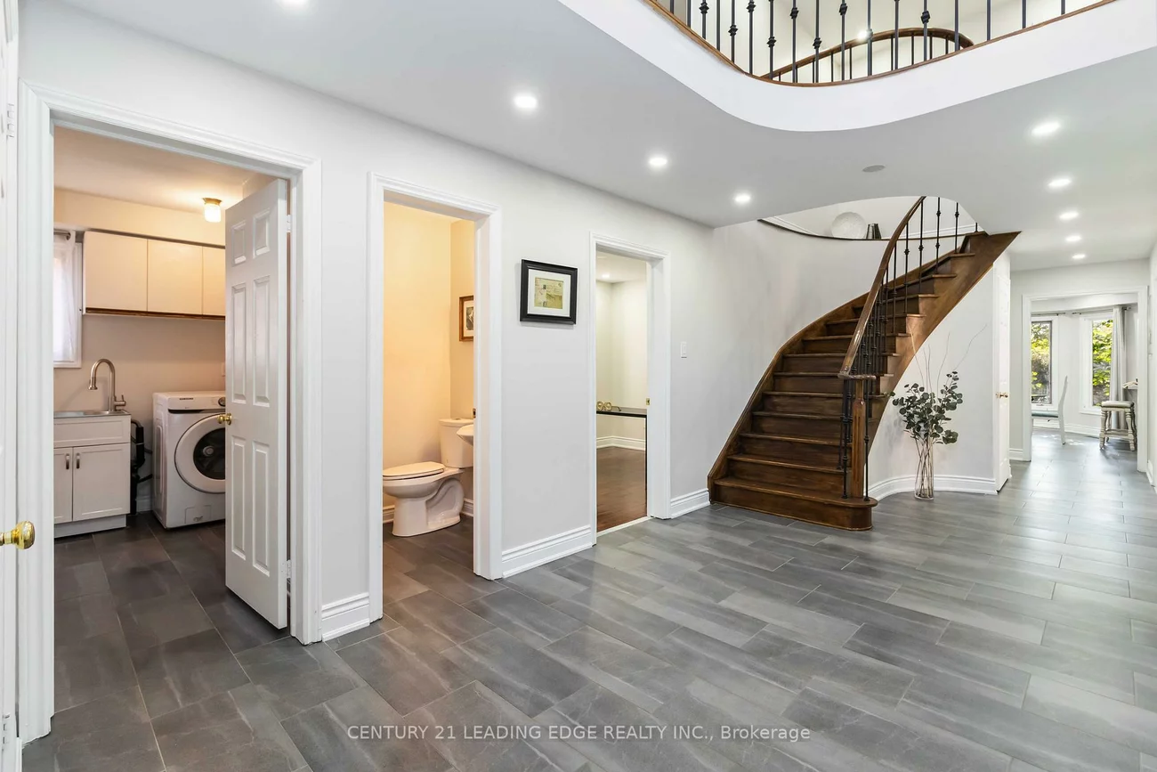 5201, CHAMPLAIN, Hurontario, Mississauga