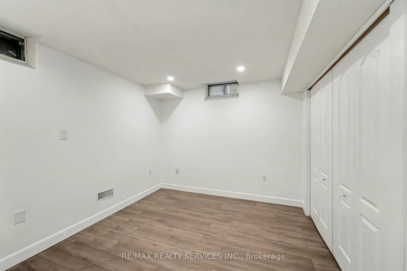 1032, Blueheron, East Credit, Mississauga