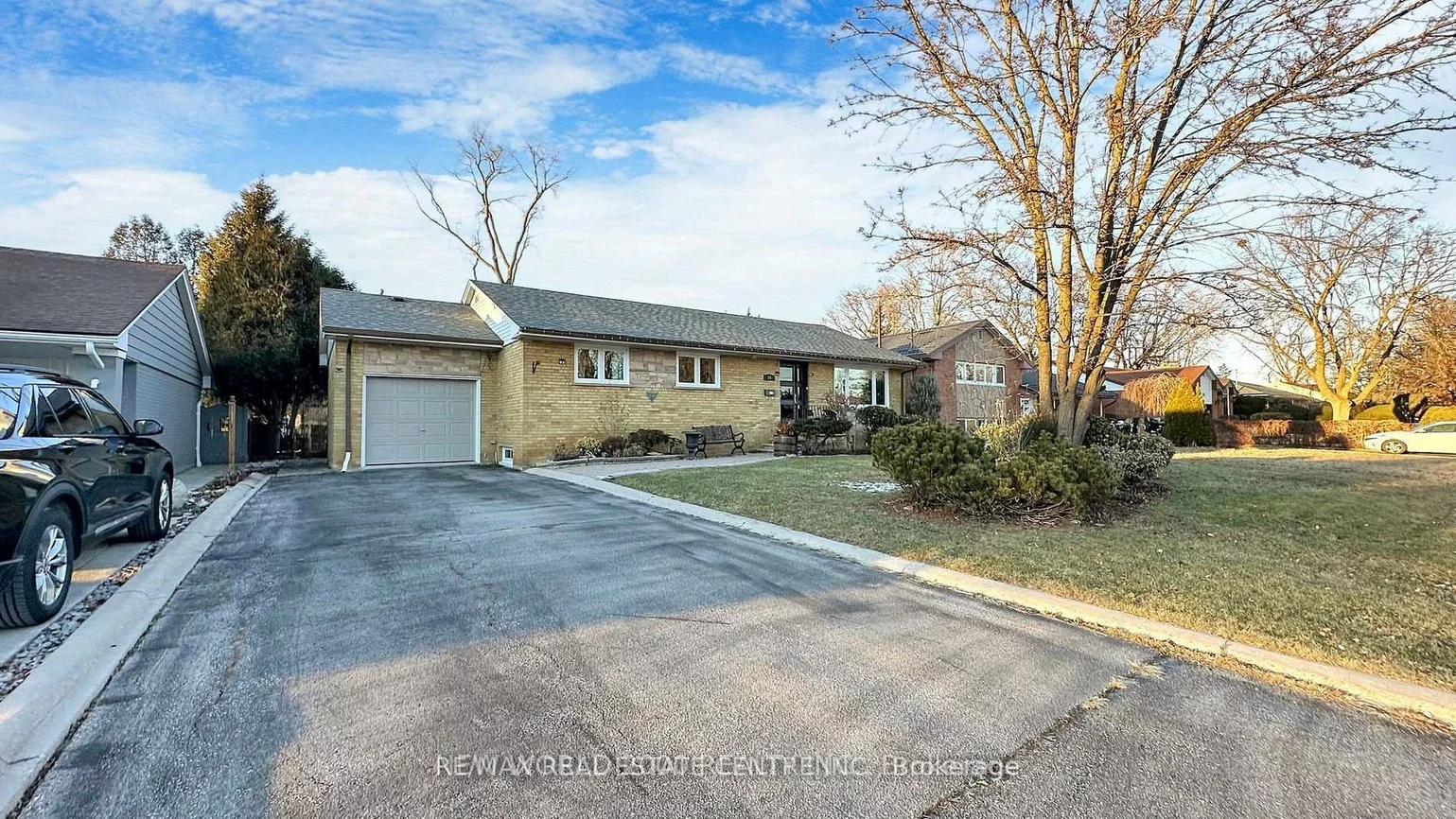 10, Suburban, Streetsville, Mississauga