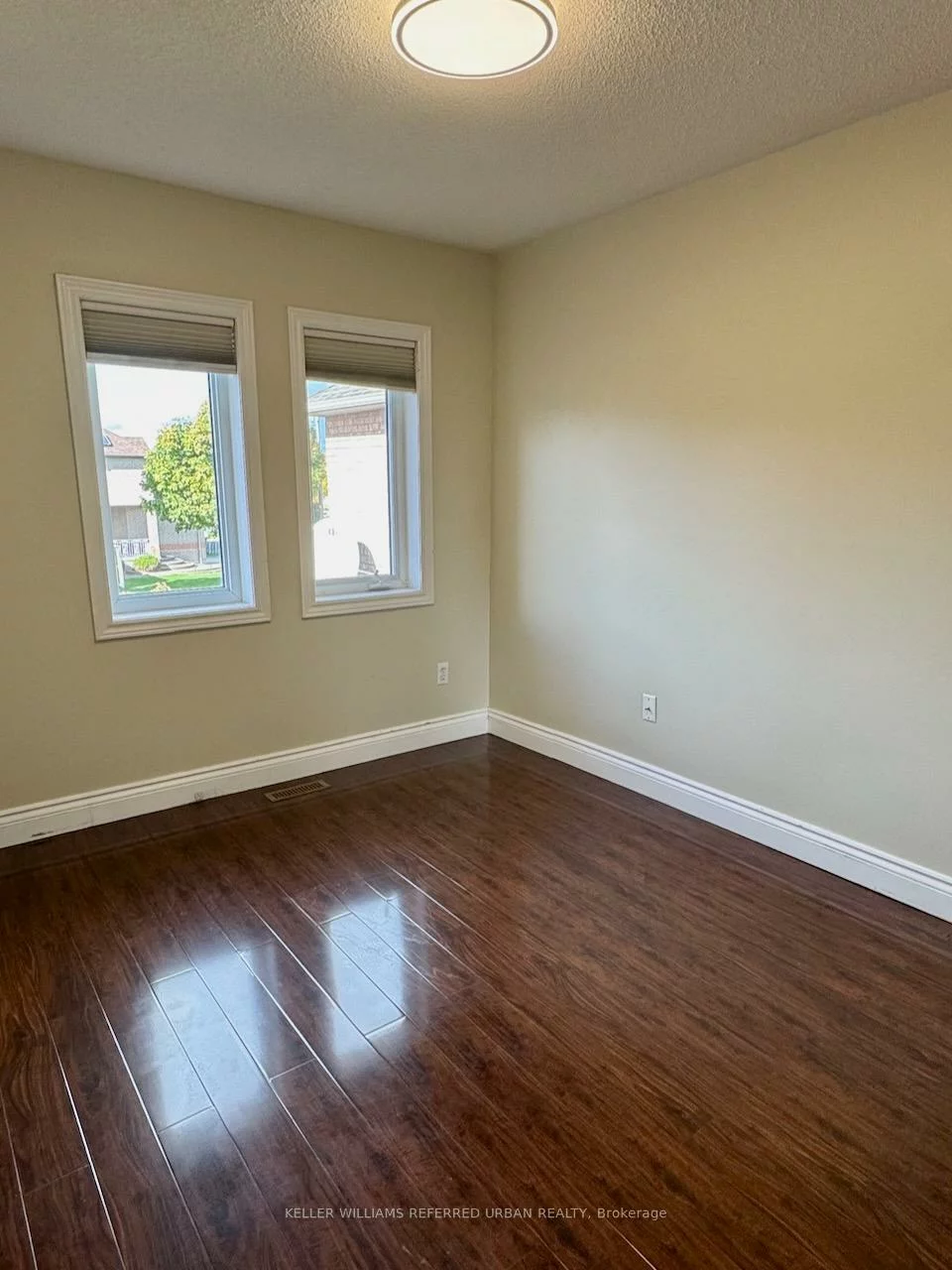 592, Leatherleaf, Hurontario, Mississauga