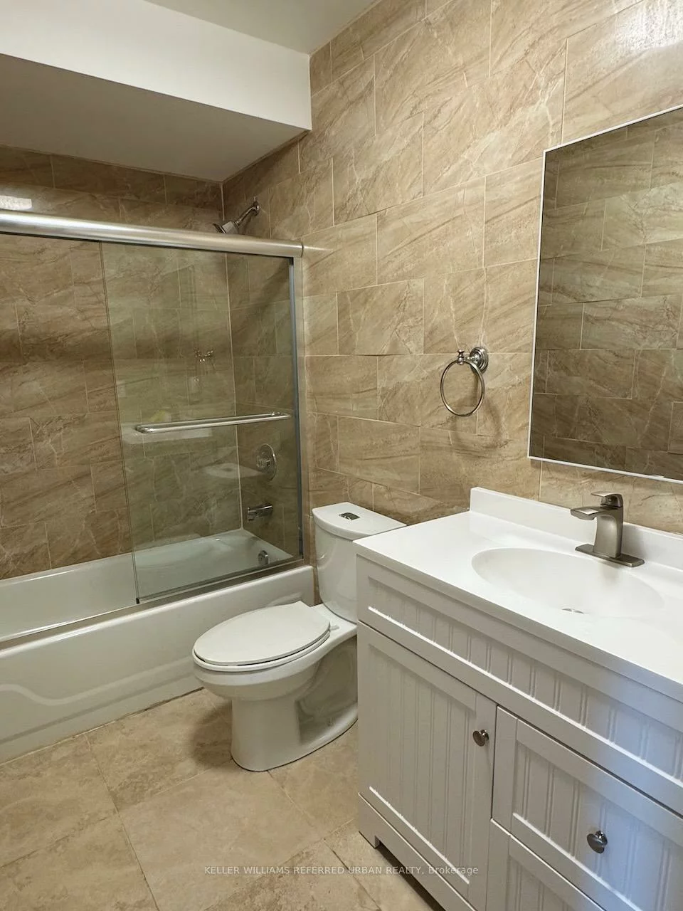 592, Leatherleaf, Hurontario, Mississauga