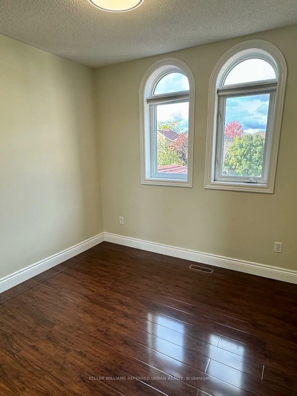 592, Leatherleaf, Hurontario, Mississauga